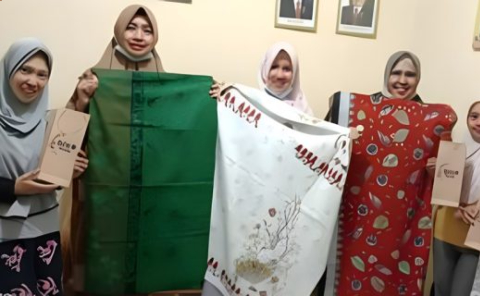 Ketua Tim PKK Kabupaten Kepahiang Kunjungi Peuy Batik, Dorong Inovasi Batik Besurek Bengkulu