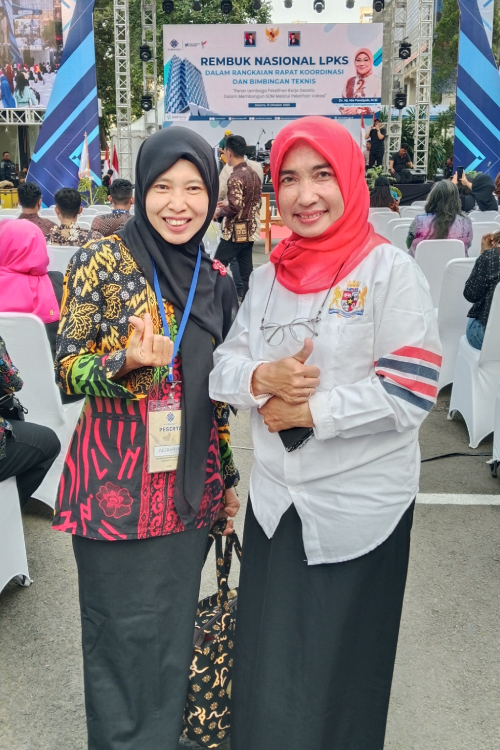 Nurhayati, S.Hut. Pimpinan IKM Sumber Hayati (2)