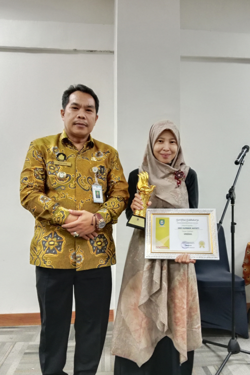 Nurhayati, S.Hut. Pimpinan IKM Sumber Hayati (4)